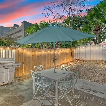 Absolute Beach - Seasonal Hot Tub, Bbq, 700 Feet To Beach, Central Pcb, Free Daily Activities, & More! Villa